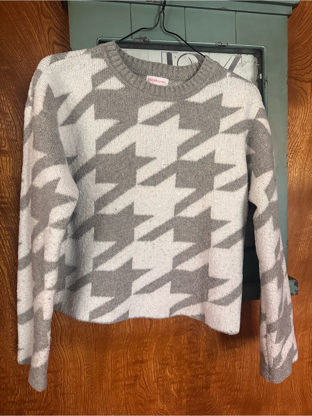 Design History Gray & White Houndstooth Crewneck Sweater